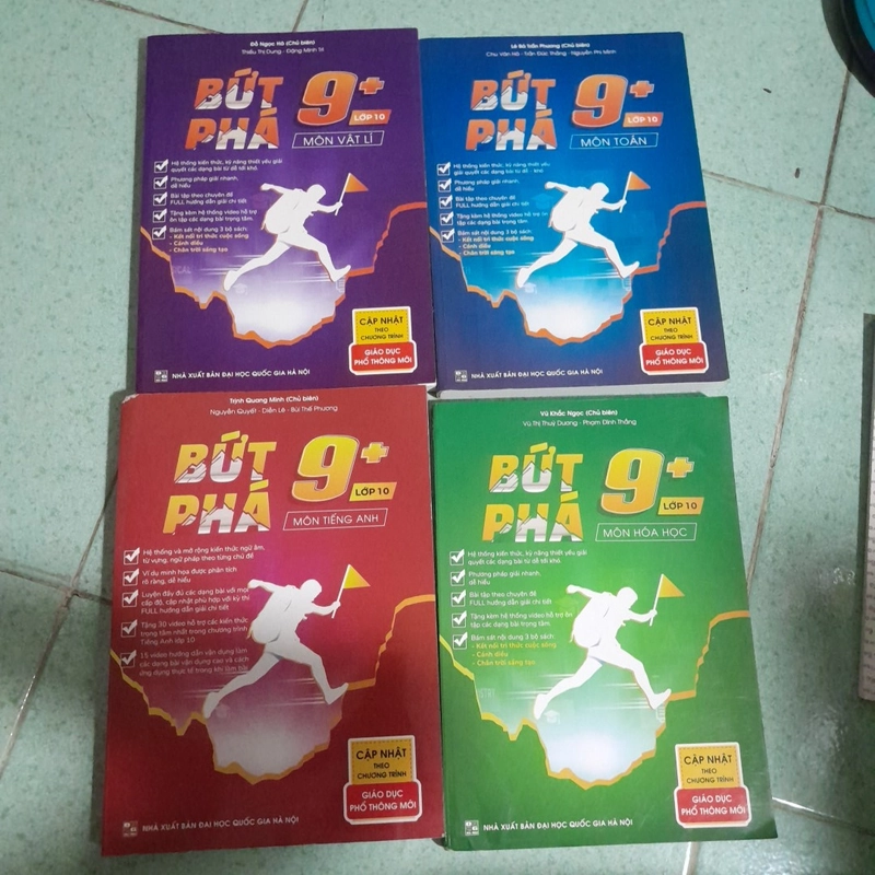 Sách bứt phá 9+ Lớp 10  494237