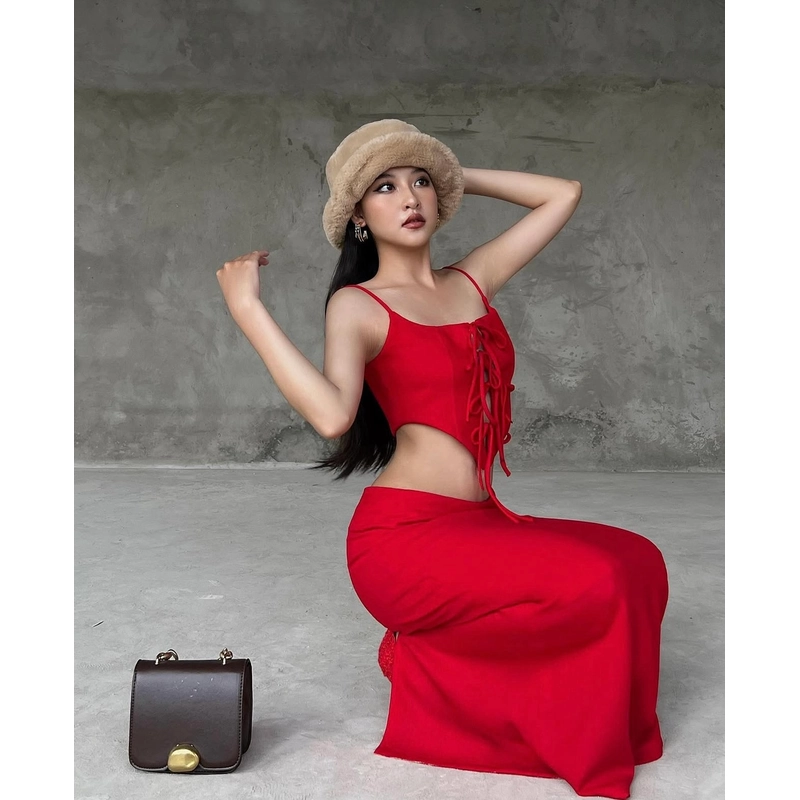 SET ÁO CROP TOP CỘT DÂY VÀ CHÂN VÁY LƯNG THẤP XẺ SAU - new 85% 507021