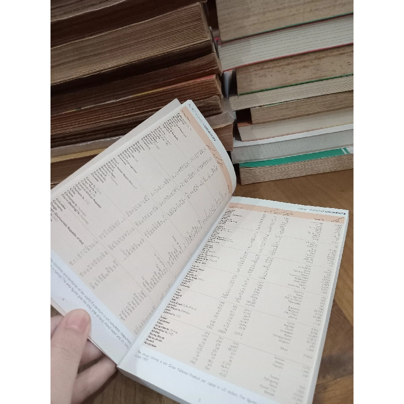 Philip's pocket world atlas 762367