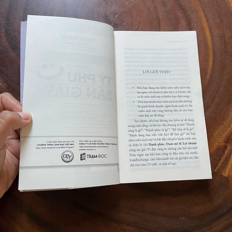 II Tựa sách: Tỷ Phú Bán Giày - TONY HSIEH - 2020 444240