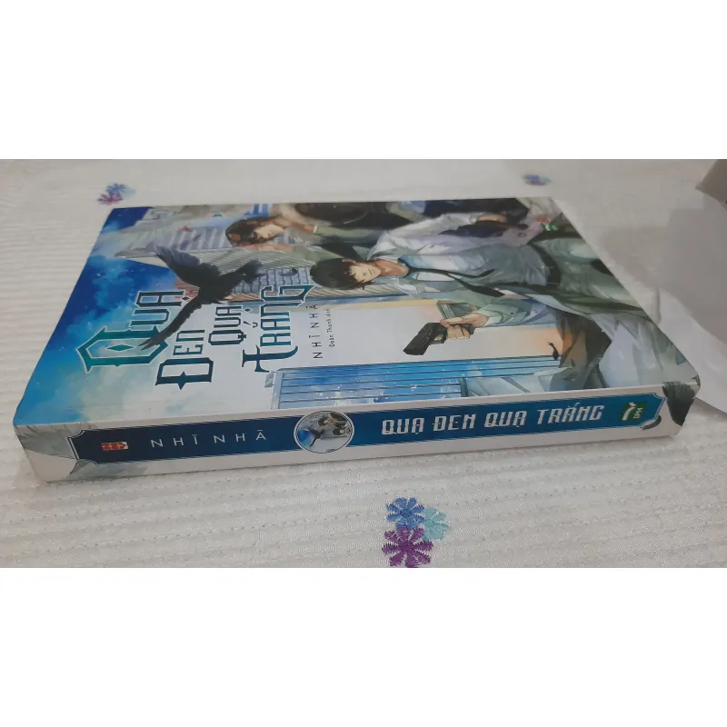 Quạ đen quạ trắng - Nhĩ Nhã, kèm phụ kiện 1026493