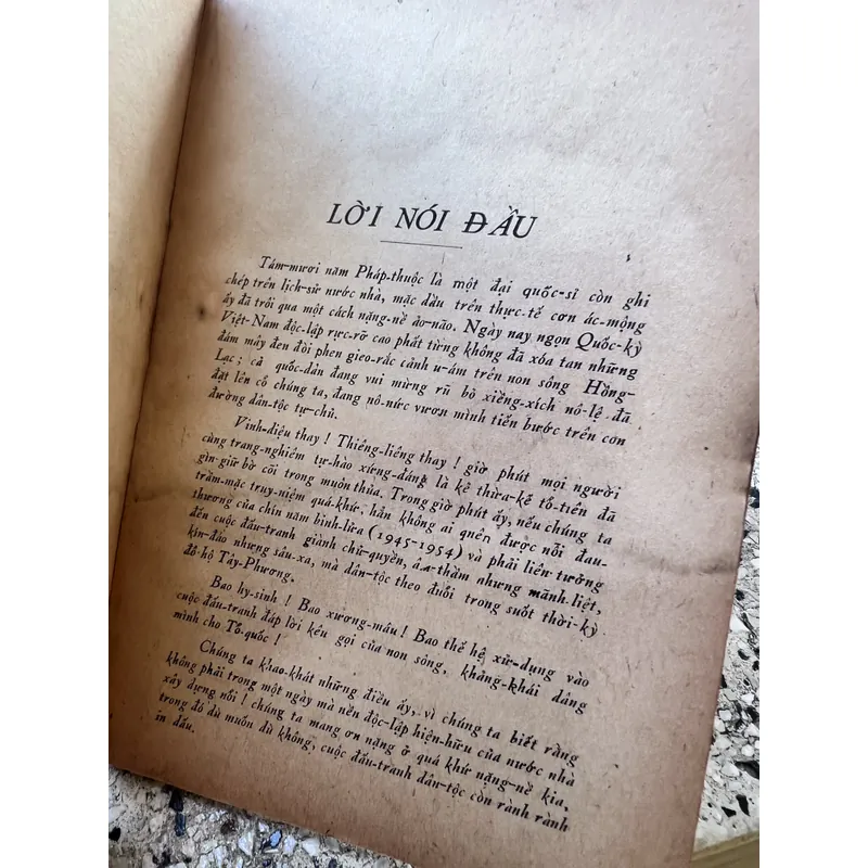 Từ Yên Bái tới các ngục thất - Hoàng Văn Đào 592173