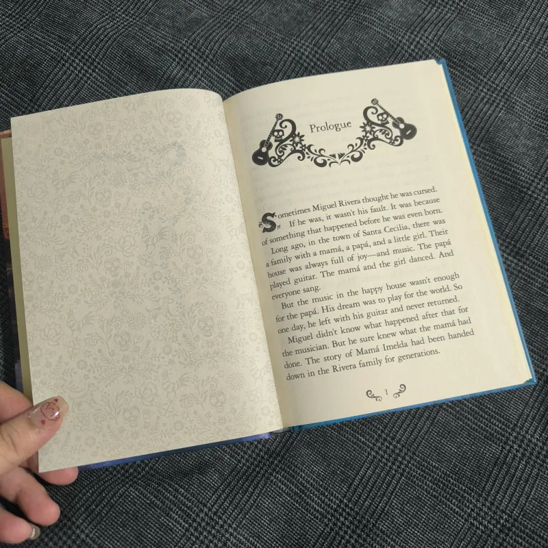 (Hard cover) COCO - Disney Pixar  777862