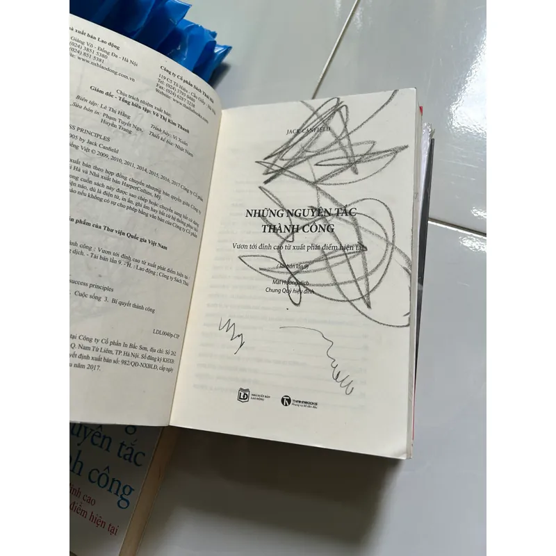 Những nguyên tắc thành công - Jack Canfield (bị bôi vẽ trang sau bìa) 740481