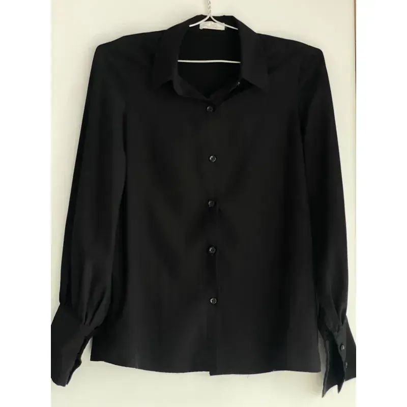 MỚI 99%***[TIIN] SƠ MI NỮ MÀU ĐEN TAY BỒNG DÁNG CÔNG NƯƠNG* SIZE S* TẶNG QUÀ 0Đ 588247