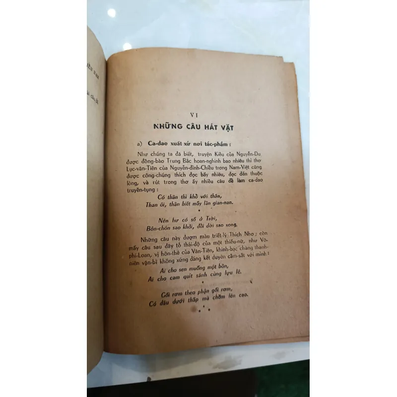 PHONG TỤC MIỀN NAM QUA MẤY VẦN CA DAO - ĐÀO VĂN HỘI 760102