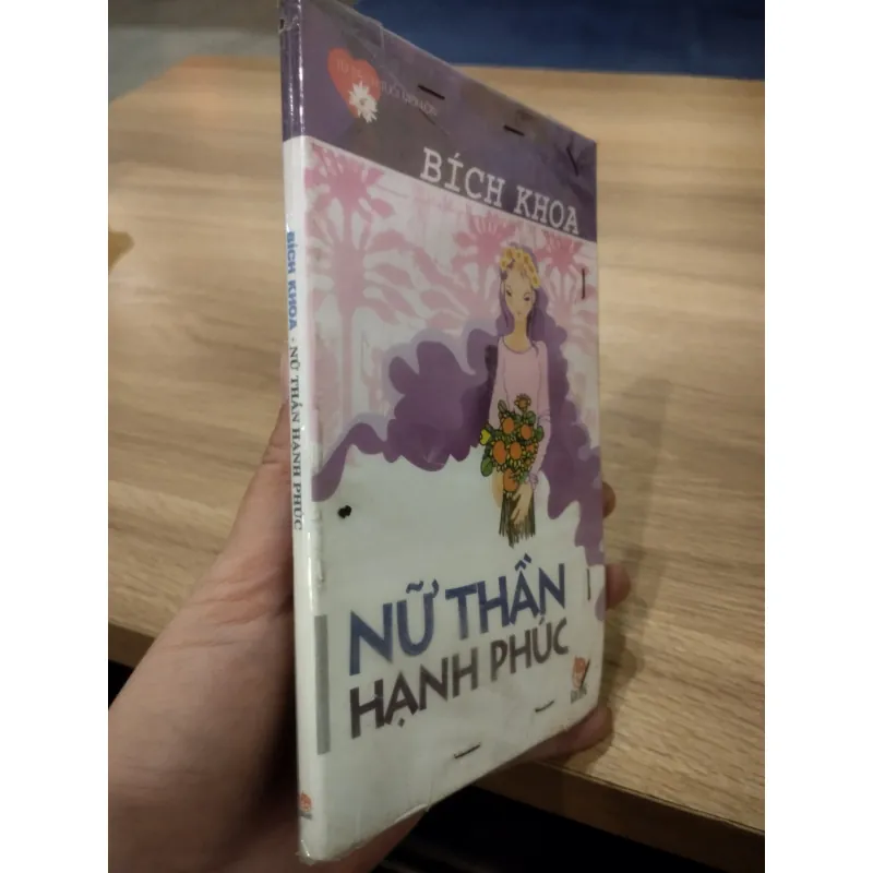 sách "Tuổi Mới Lớn" của Nhà xuất bản Kim Đồng. 
Tên sách là "Nữ Thần Hạnh Phúc". 1025311