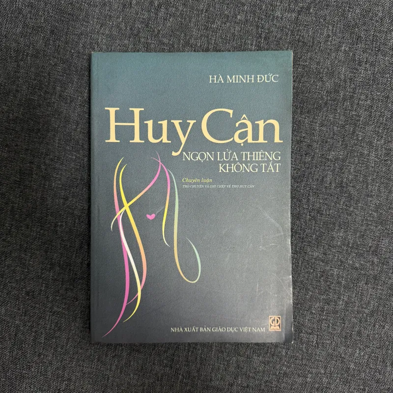 Huy Cận: Ngọn lửa thiêng không tắt - Hà Minh Đức 925470