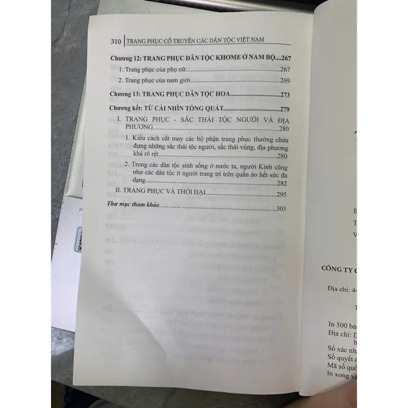 TRANG PHỤC CỔ TRUYỀN CÁC DÂN TỘC VIỆT NAM - GS. TS. NGÔ ĐỨC THỊNH 699519