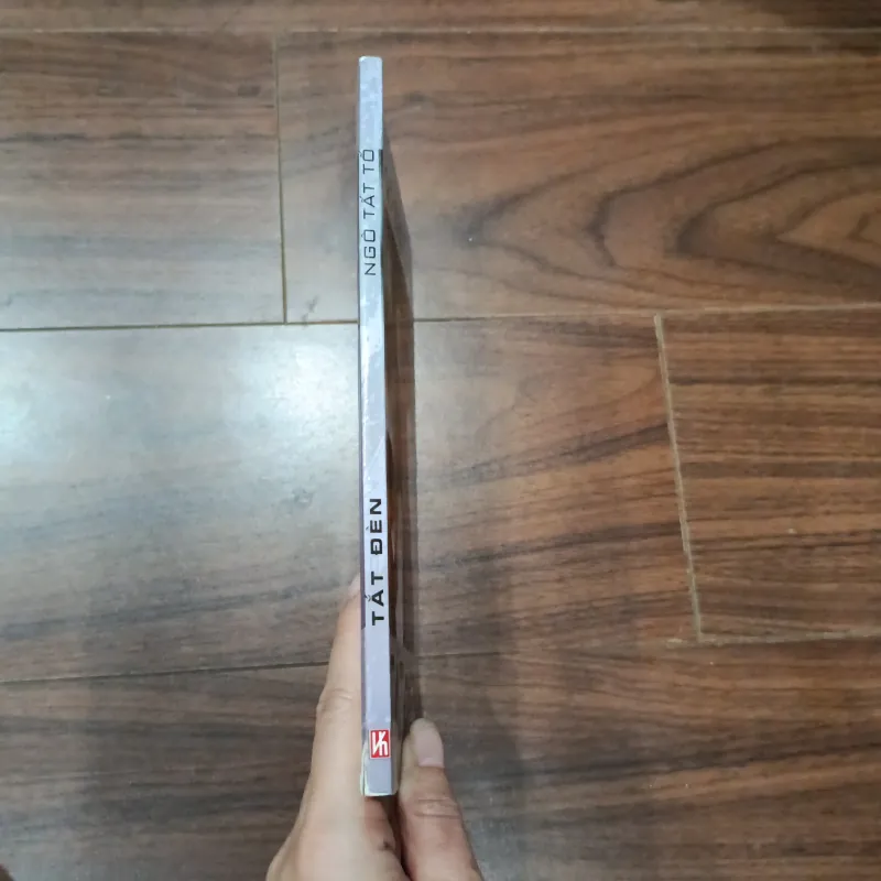 Tắt đèn.   929510