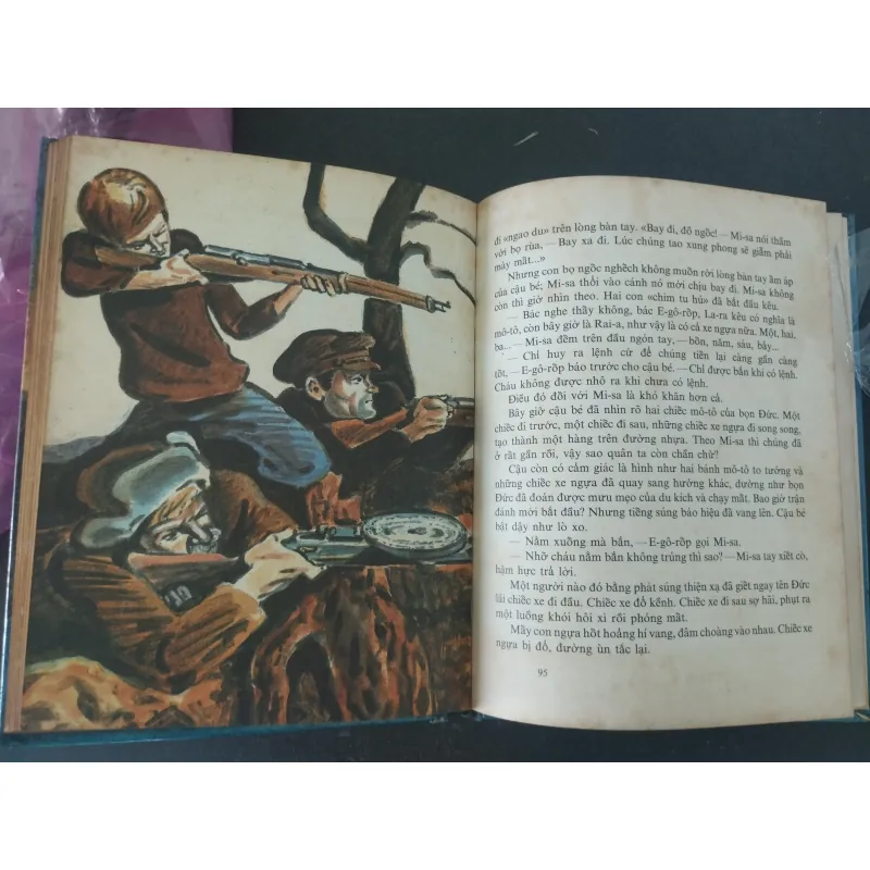 Nữ du kích La-ra- tg Na- đê- giơ- đa Na- đê- giơ- đi - na( sách liên xô 1989 1006410