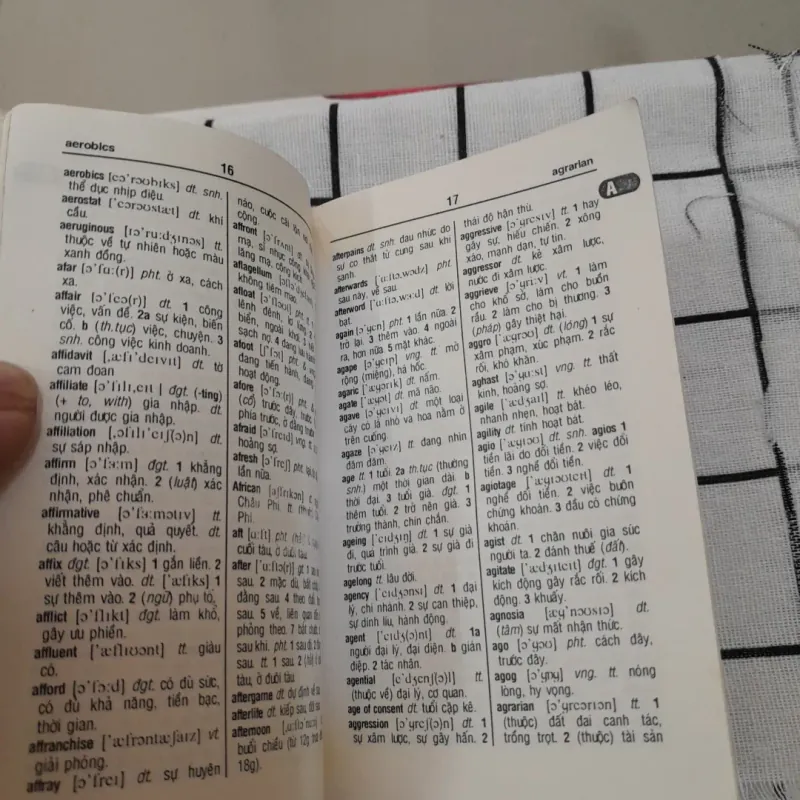 Tủ điển bỏ túi học sinh ANH VIỆT. 40.000 từ. Nhoam bs. Hùng Thắng 693028