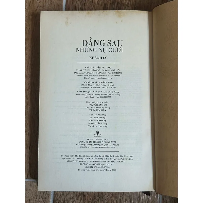 Đằng Sau Những Nụ Cười - Khánh Ly (Bìa Cứng) 733561