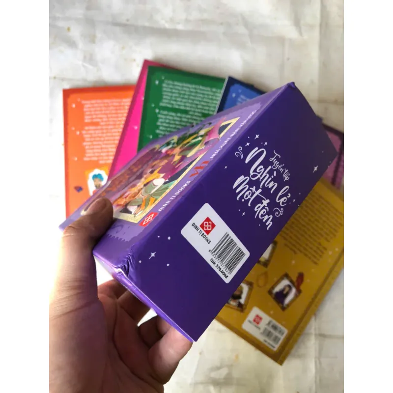 Boxset Nghìn Lẻ Một Đêm - Người kể: Kellie Jones; Minh họa: Grace Westwood 757925