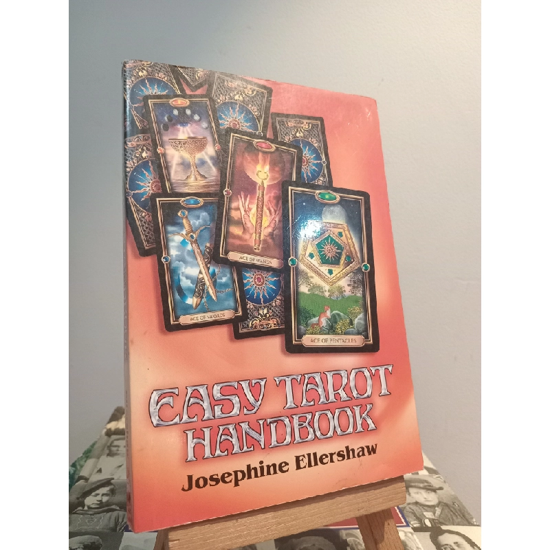 Easy Tarot Handbook - Josephine Ellershaw 451143