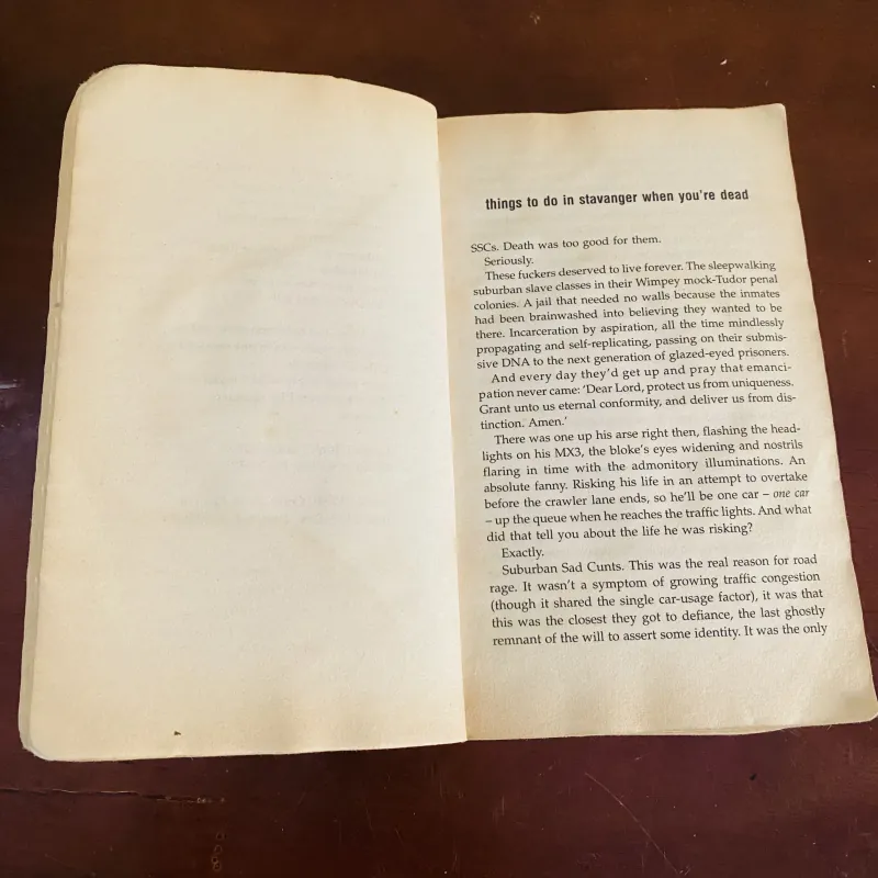 A big boy did it and ran away - Christopher Brookmyre 990096