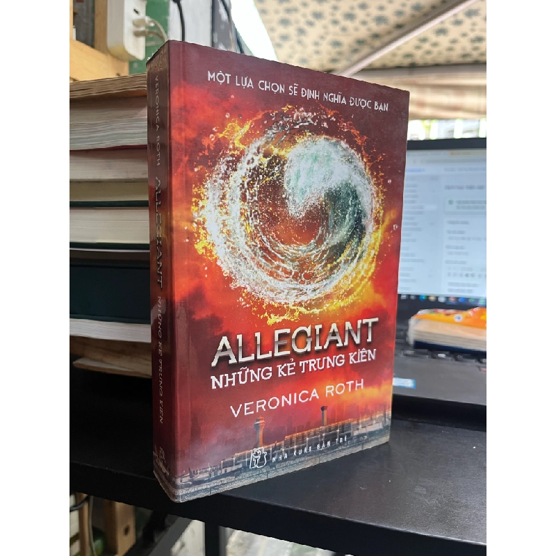 Allegiant: Những kẻ trung kiên - Veronica Roth 460345