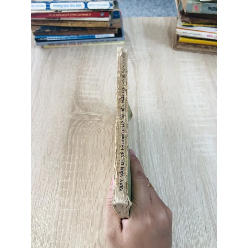 MẤY VẤN ĐỀ VỀ PHƯƠNG PHÁP TÌM HIỂU, PHÂN TÍCH THƠ CHỦ TỊCH HỒ CHÍ MINH  928963