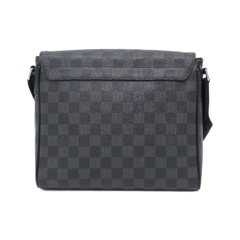 Túi đeo vai Louis Vuitton Damier Graphite District PM N41028 612632