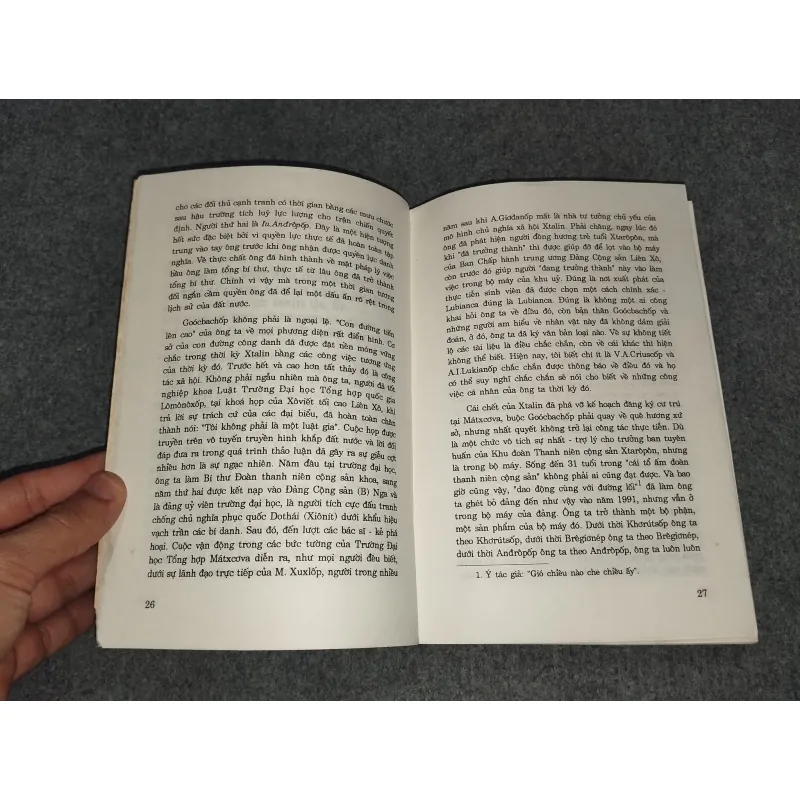 GOÓCBACHỐP - BẠO LOẠN. SỰ KIỆN THÁNG TÁM NHÌN TỪ BÊN TRONG 701078