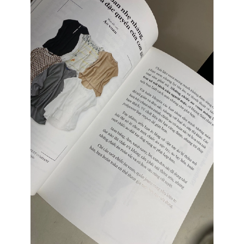 Để Mỗi Sáng Không Phải Lo Mặc Gì - 90 Cách Phối Đồ Từ 32 Trang Phục Đơn Giản Ai Cũng Có! Bí Quyết Mặc Đẹp Của Phụ Nữ Nhật Bản -Tác giả Nhà tạo mẫu Akiko Yamamoto-NXB Kim Đồng -Năm XB 2019- Sách in giấy láng,ảnh màu, sách qua sd còn rất mới 447831