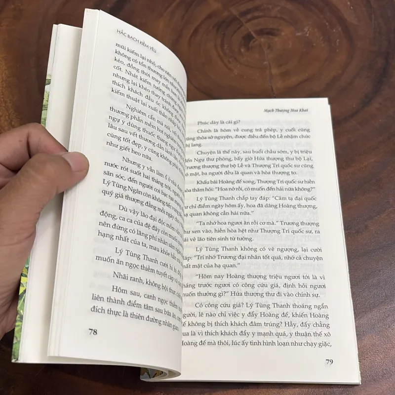 II Hắc Bạch Kiếm Yêu: Mạch Thượng Hoa Khai - Hoàng Ngọc (Dịch) - 2016 1000937