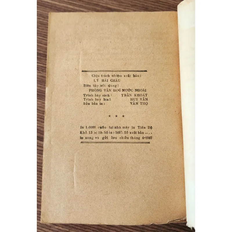 Văn học Xô Viết: NĂM MẶT TRỜI BÙNG NỔ (475 trang) 775902