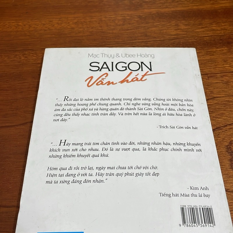 II Tản Văn: Sài Gòn Vẫn Hát - Mạc Thuỵ & Ubee Hoàng - 2016 501341