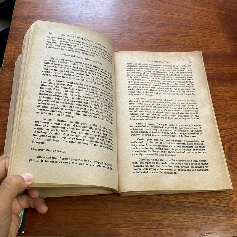 II Economic Books: Essentials Of Money, Credit And Banking - MIRANDA - 1989 503419