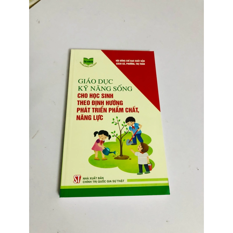 GIÁO DỤC KỸ NĂNG SỐNG CHO HỌC SINH THEO ĐỊNH HƯỚNG PHÁT TRIỂN PHẨM CHẤT, NĂNG LỰC  529752