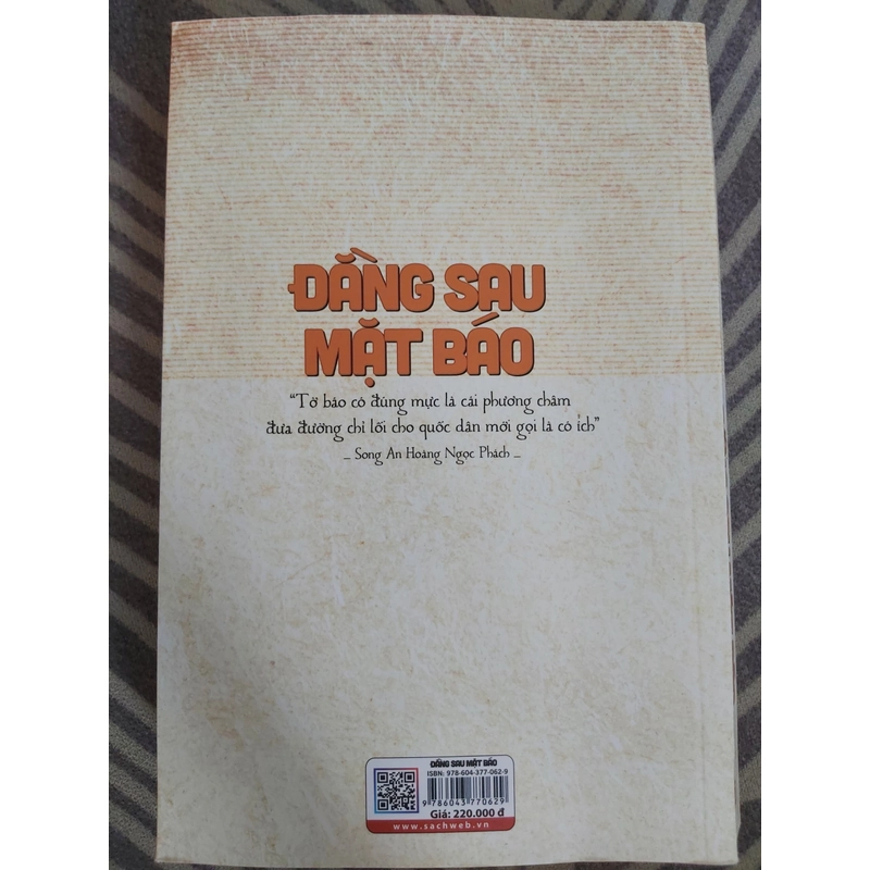 Đằng sau mặt báo 533953
