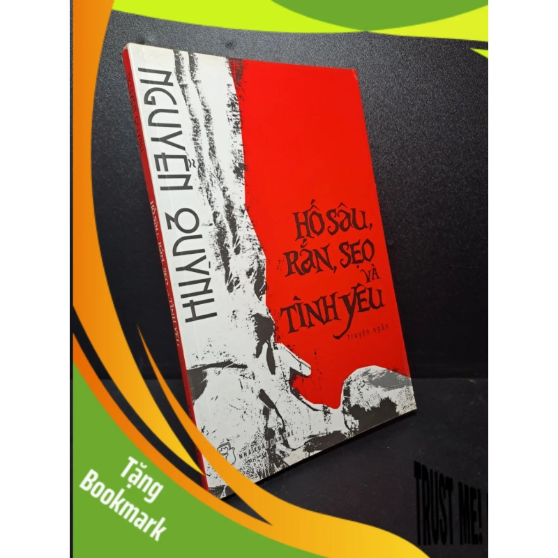 (TẶNG BOOKMARK) Hố sâu rắn sẹo và tình yêu 2011 mới 90% bẩn nhẹ RBK0510 945035