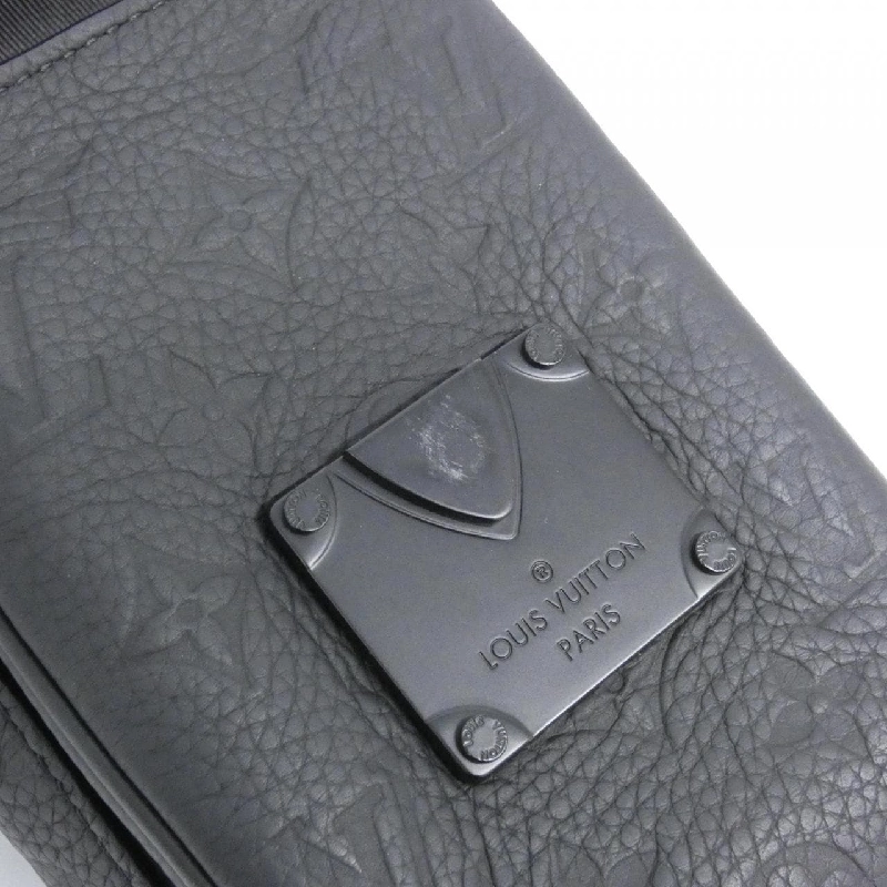 Túi đeo vai Louis Vuitton Trillon Monogram S Lock Vertical Wearable Wallet M81524 - Hàng hiệu Chính hãng 767328