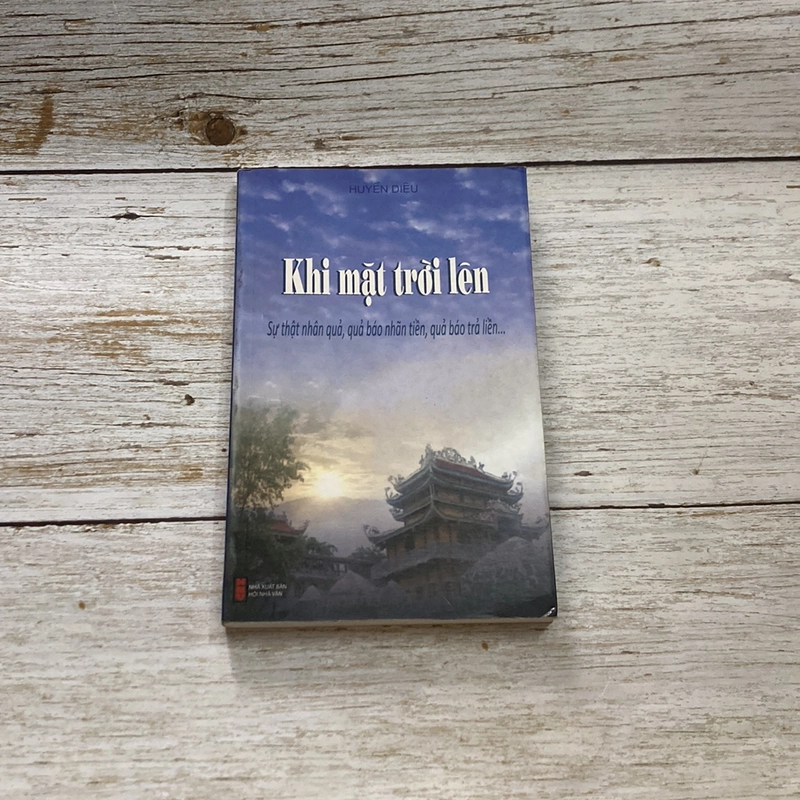Sách Khi Mặt Trời Lên - Huyền Diệu 328826