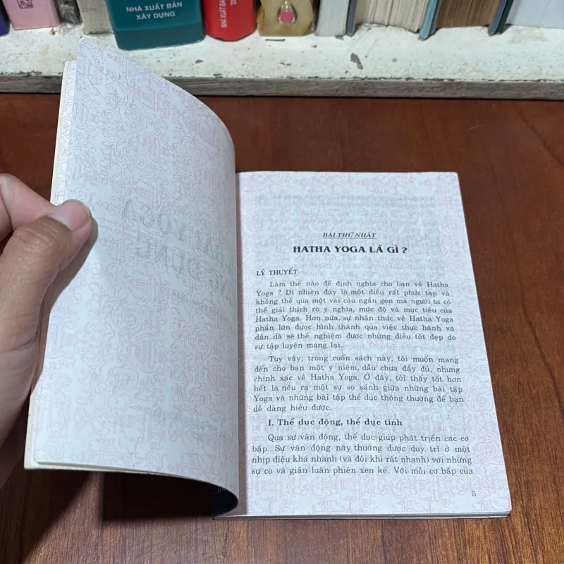 II Thể Dục Sức Khoẻ: 10 Bài Yoga Thông Dụng - Lê Thành - 1999 782396