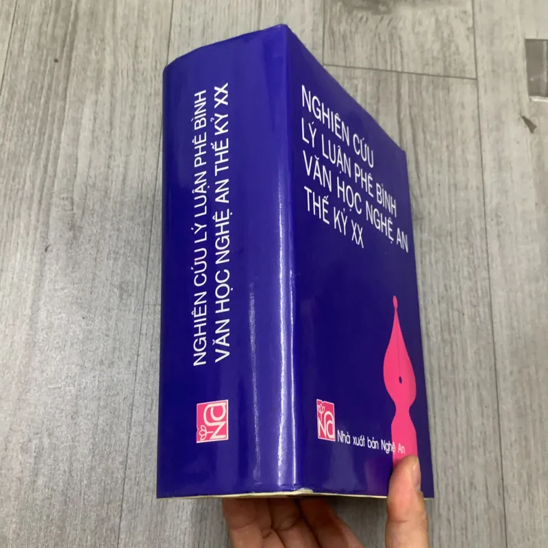Nghiên cứu lý luận phê bình văn học nghệ an thế kỷ xx. 10b2 1026328