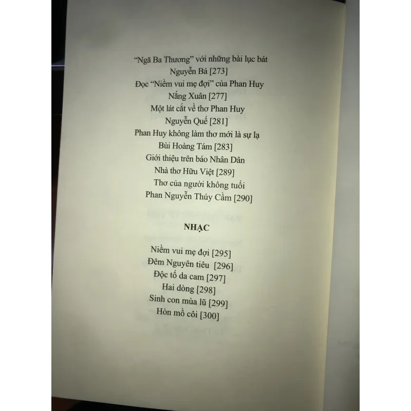 Ngược bến thành sông - Phan Huy 975491