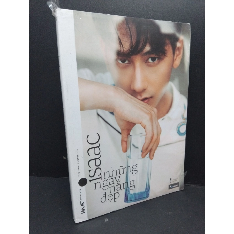 Isaac the first photobook những ngày nắng đẹp mới 100% HCM2809 VĂN HỌC 340048