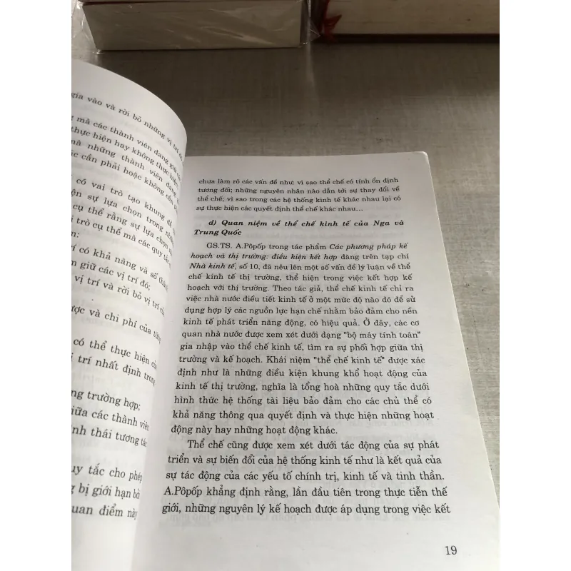 Hoàn thiện thể chế kinh tế thị trường định hướng xã hội chủ nghĩa 782099