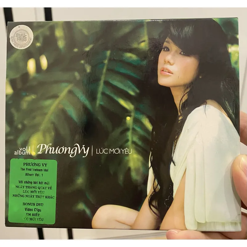 [CỰC HIẾM] Album CD+DVD Phương Vy - Lúc Mới Yêu (Vol.1 - Quán quân VN Idol) 688336