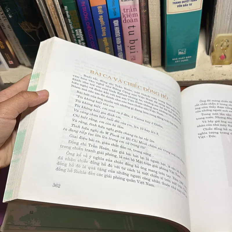 [Sách Bìa Cứng, Nặng] - II 111 Tình Khúc (1945•2001] - Lời Người Ra Đi - Trần Hoàn - 2001 927333