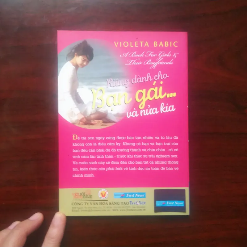 [Sách Nuôi Dạy Con] Riêng Dành Cho Bạn Gái... Và Nửa Kia (Violeta Babic) 976461
