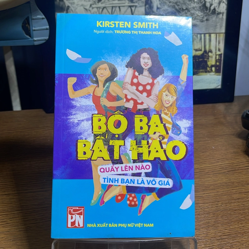 Bộ ba bất hảo Kirsten Smith 508237