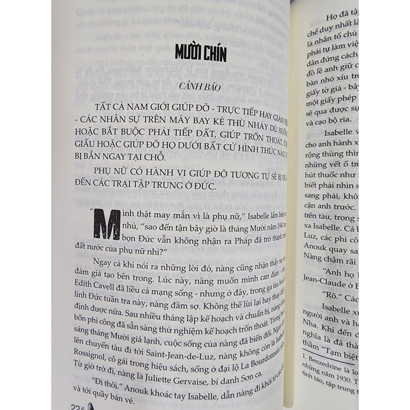 Sách Sơn ca vẫn hót của Kristin Hannah bìa mềm mới 99% 506752