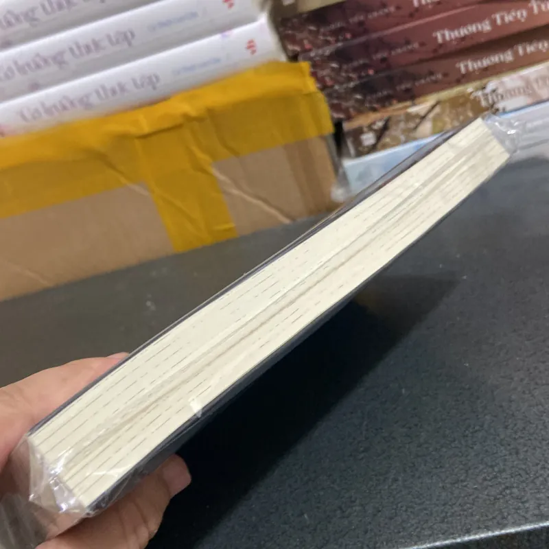 (Trinh thám) - Lò Mổ Linh Hồn - Suruthi Bala & Hannah Maguire 976180