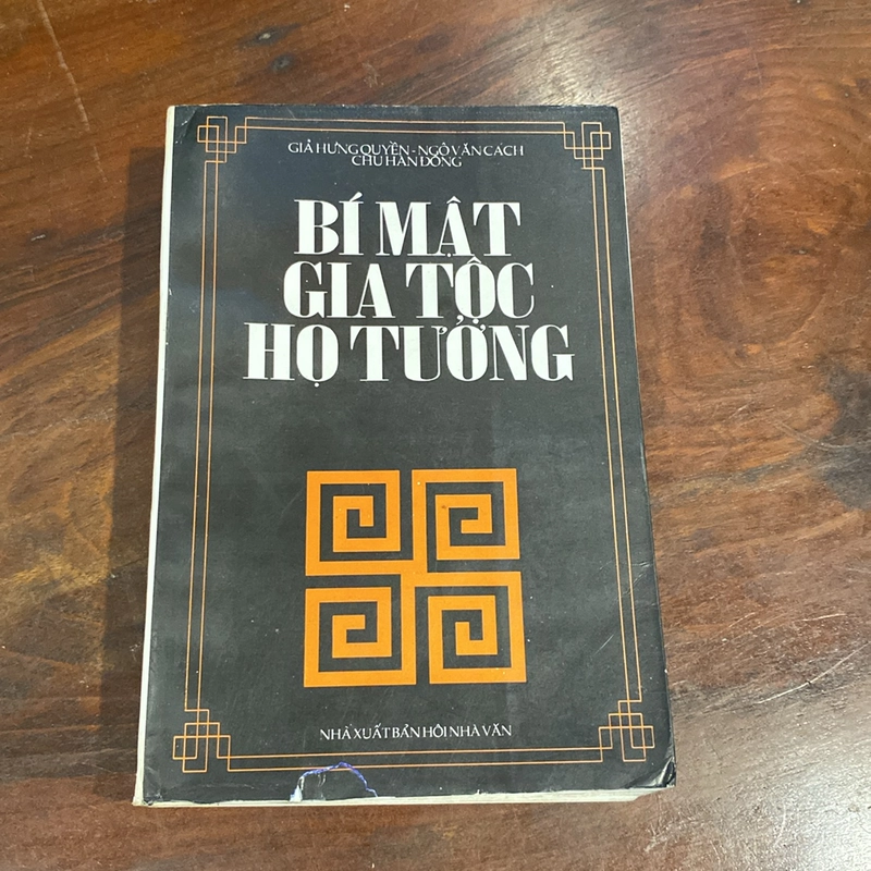 BÍ MẬT GIA TỘC HỌ TƯỞNG (XB 1998) 508165