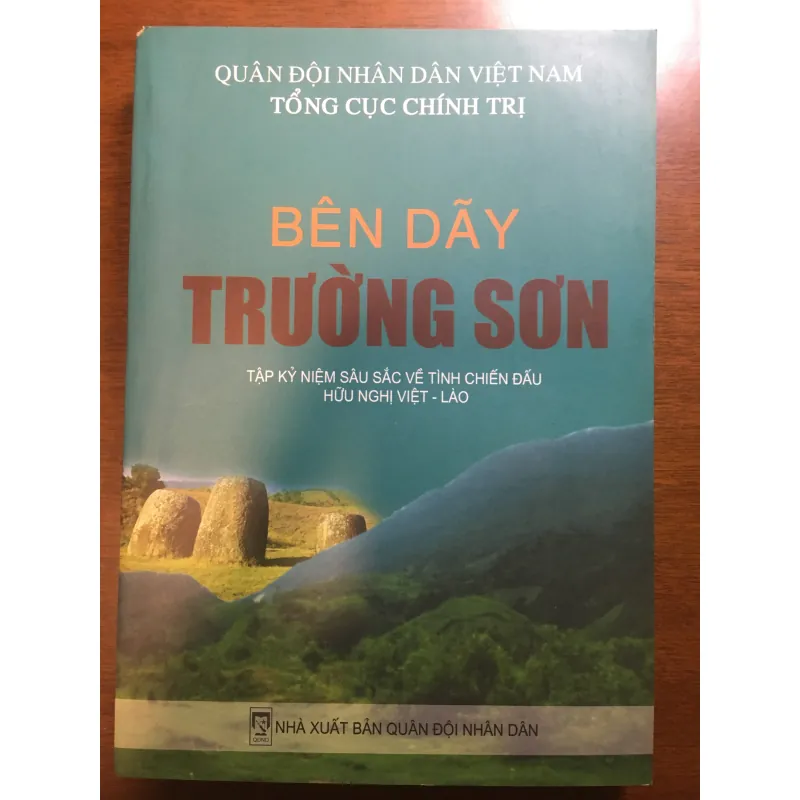 [HỒI KÝ] Bên dãy trường sơn - Nhiều tác giả 604813
