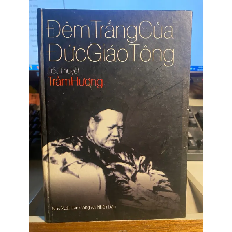 Đêm Trắng Của Đức Giáo Tông- Trầm Hương- Bìa cứng- Năm XB2002-NXB Công An ND- Sách còn mới đẹp STB1043 Blogmeo 27525 587743