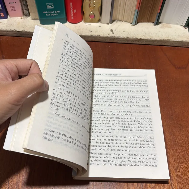 II Tập Truyện Ngắn Châu Mỹ La Tinh: Vầng Trăng Cầu Vồng - Nguyễn Trung Đức (Dịch) - 2001 786571