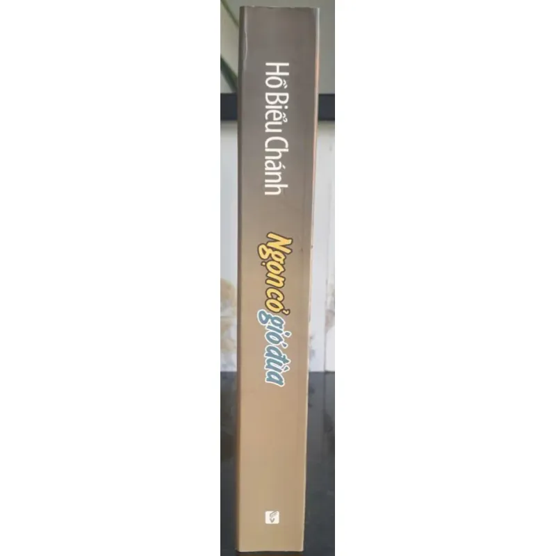 Ngọn Cỏ Gió Đùa - Hồ Biểu Chánh 712096